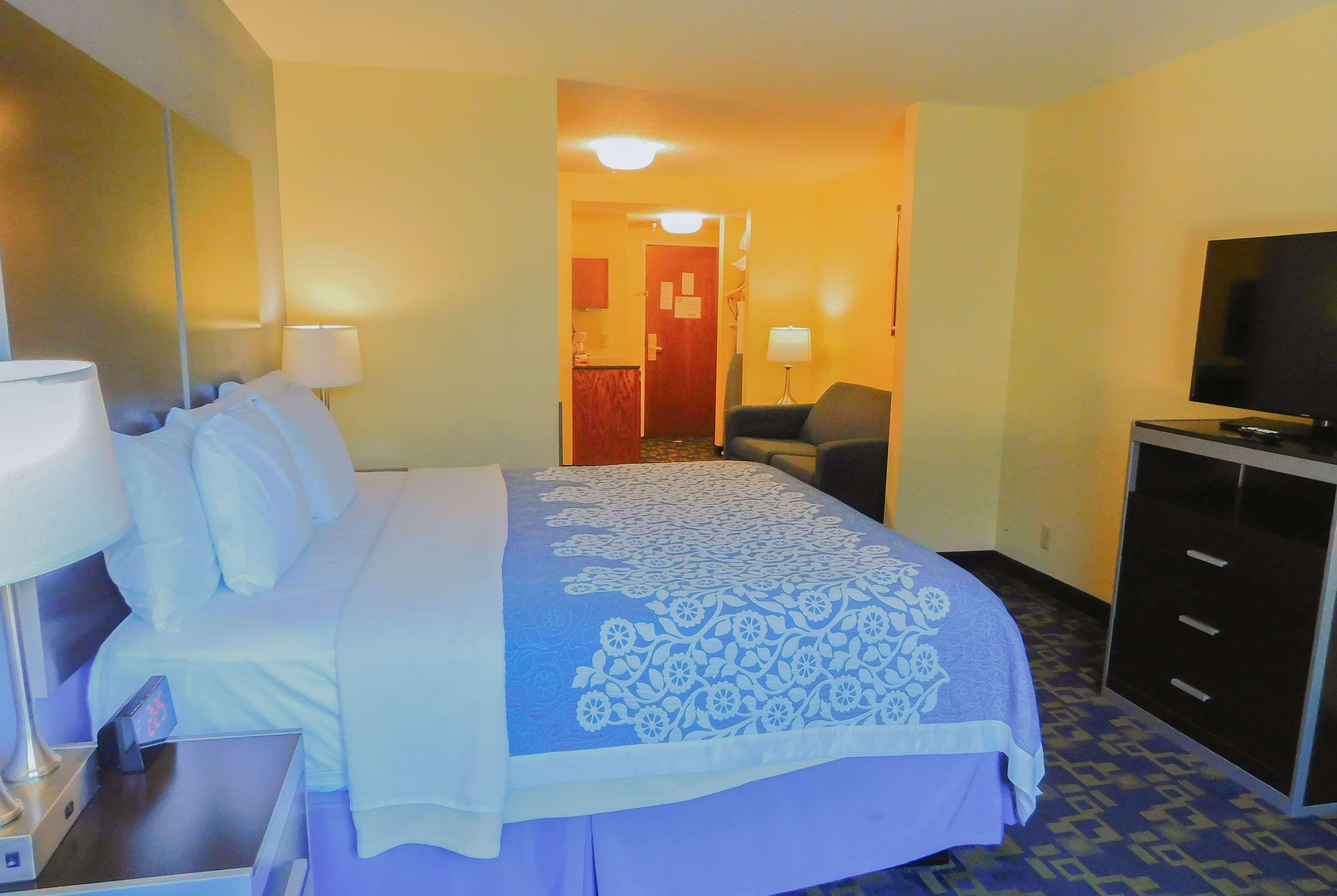Days Inn & Suites By Wyndham Pocahontas Kültér fotó